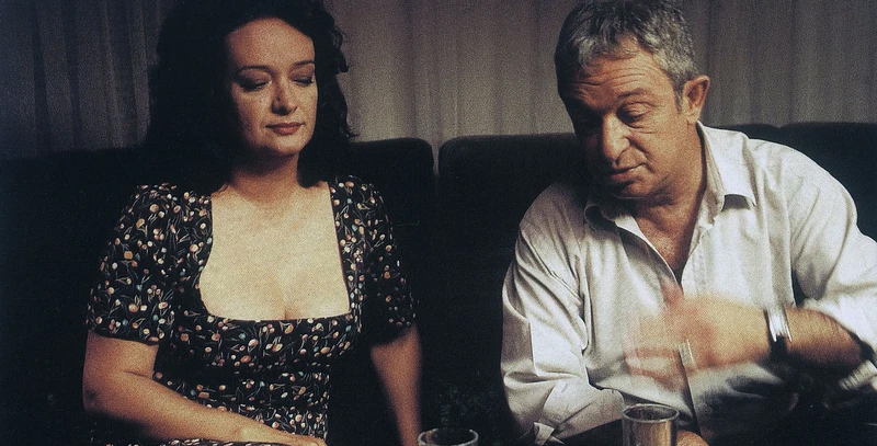 Dar Alanda Kısa Paslaşmalar yapımcısı, oyuncuları, yönetmeni