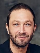 Ebon Moss-Bachrach resimleri, oynadığı filmler